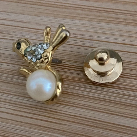 Avon Gold Twist Back Rhinestone And Pearl Bird Brooch Pin - Picture 6 of 12